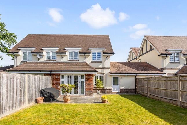 13 Caryll Place, Horsham photo 4