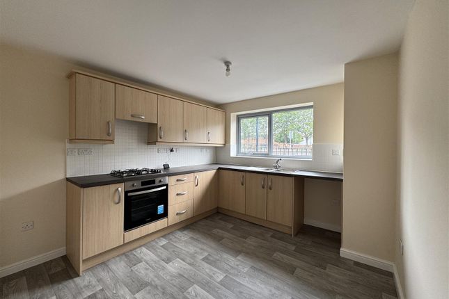 45, Falconwood Way, Manchester photo 3