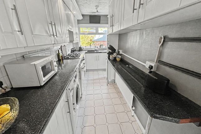 51 Maple Avenue, Manchester photo 4