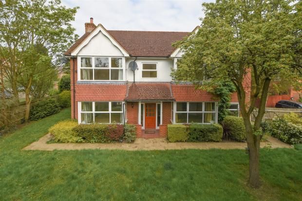 Thumbnail Detached house to rent in Hersham Road, Walton-On-Thames