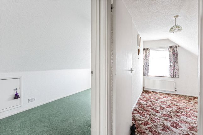 33, King James, Cuffley photo 4