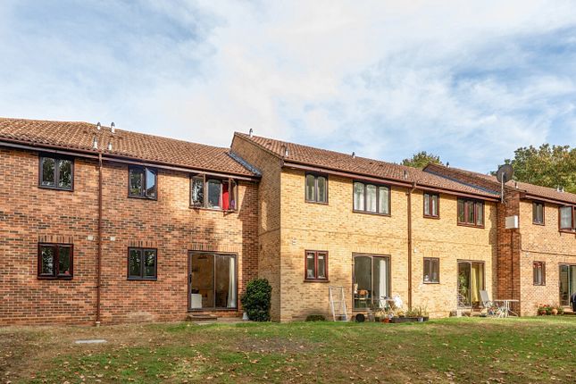 20, Heathbridge, Weybridge photo 4
