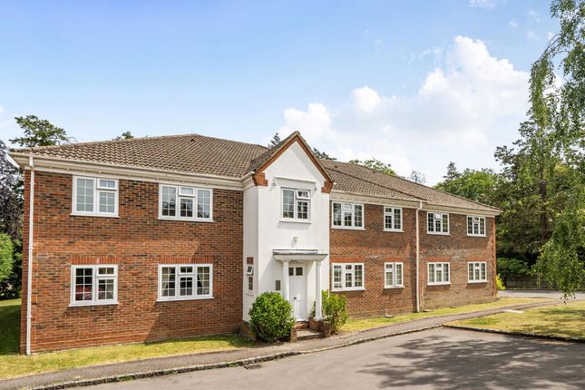 41, Alsford Close, Lightwater photo 4