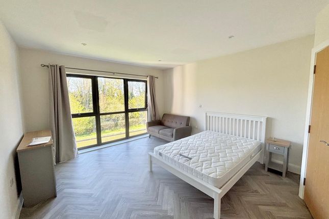 51, Milton Keynes photo 3