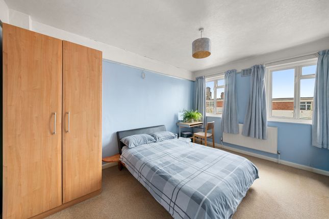 360, Rayners Lane, Pinner photo 4