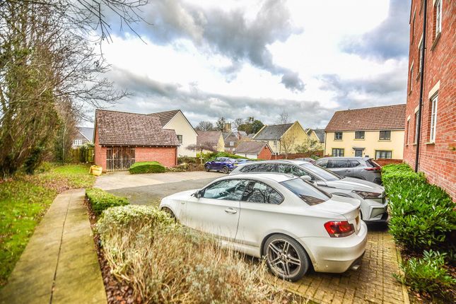 6, Alexandra Close, Dursley photo 4