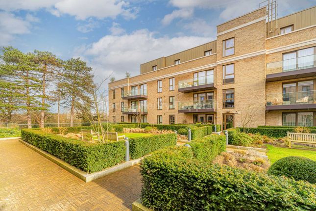 Flat for sale in Lyon House, Chaplin Drive, Barnet