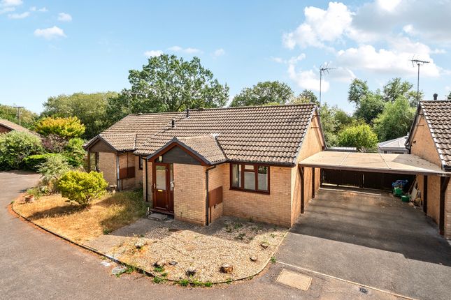 2-bed house on 16, Wyndham Crescent, Cranleigh, £350,000