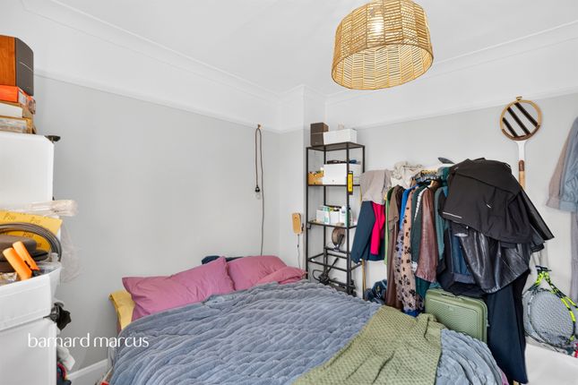 21, Windsor Avenue, London photo 4