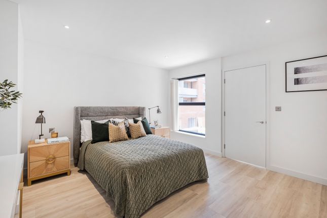 Flat for sale in Stiles West, Colliers Wood