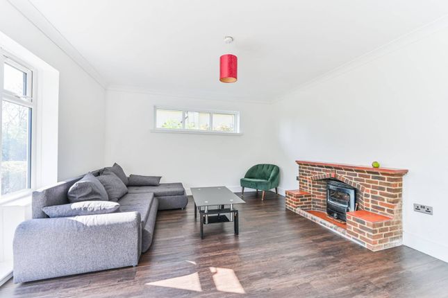 Thumbnail Bungalow to rent in Kingswood Way, South Croydon