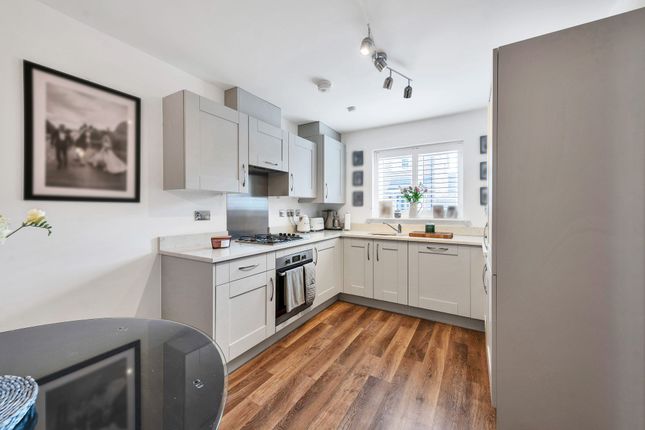 14 Lambert Way, Royston photo 2