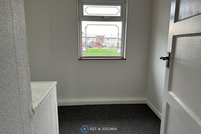 Carisbrooke Gardens, Wolverhampton photo 3