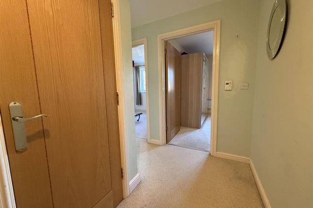 194, Wyncliffe Gardens, Cardiff photo 3