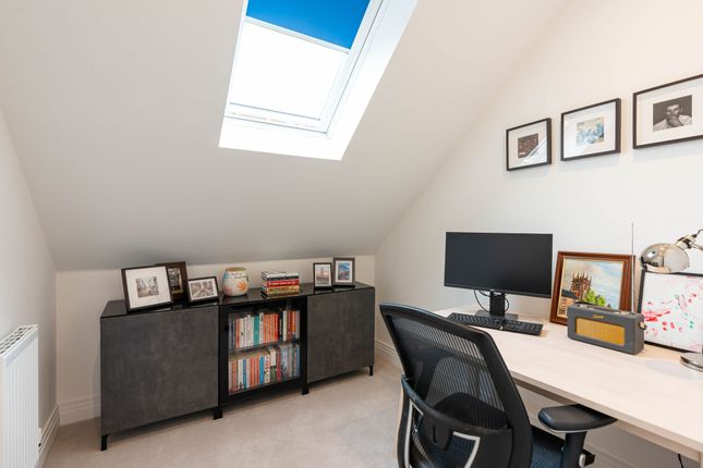 Town house for sale in Baynhams Drive, Oxford