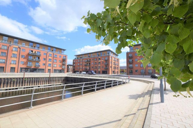 Flat for sale in Woodhouse Close, Diglis