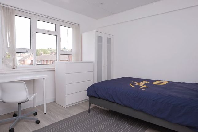 Flat to rent in Selsfield Drive, Brighton