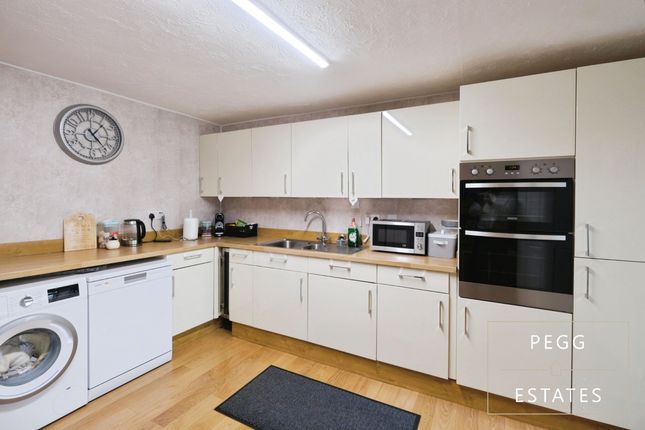 34 Cleveland Road, Torquay photo 3