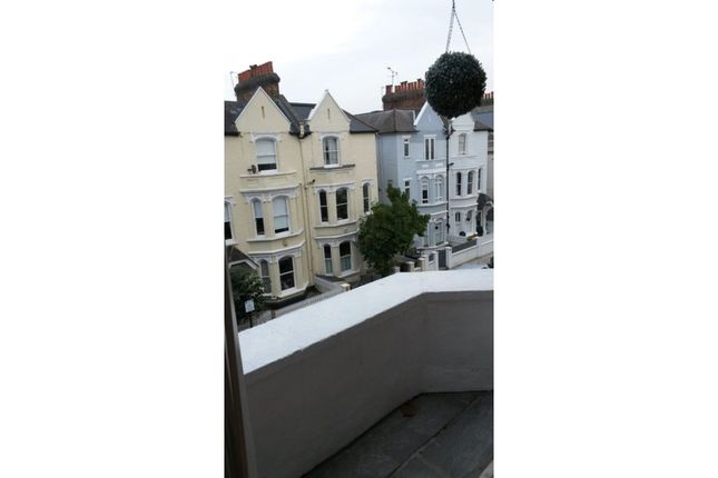 Flat for sale in Whittingstall Road, Fulham