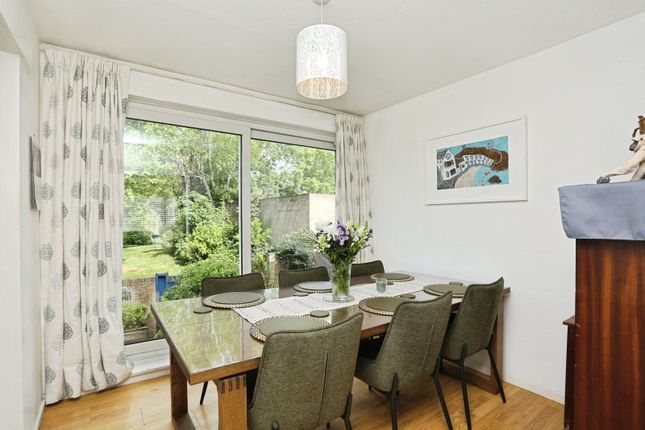 31, Leyburn Gardens, Croydon photo 4