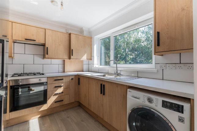 15, Hollybush Heights, Cardiff photo 4