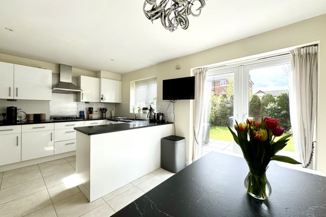 10 Lawnhurst Close, Cheadle Hulme, Cheadle photo 2