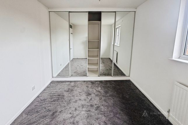 6, Vanbrugh Drive, Dunstable photo 4