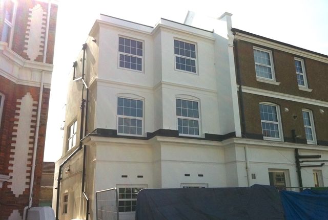 Flat to rent in Boundary Road, Hove BN3