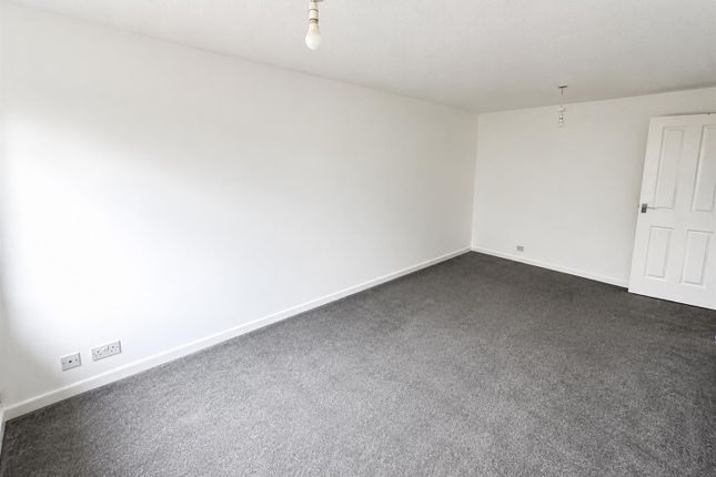 12, Kennthorpe, Middlesbrough photo 3