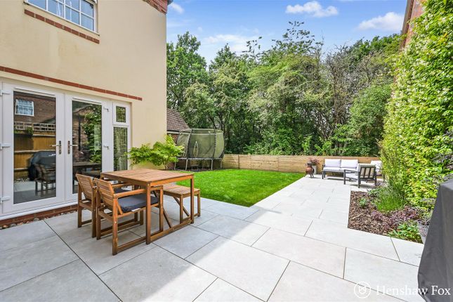 22, Magnolia Walk, Romsey photo 2