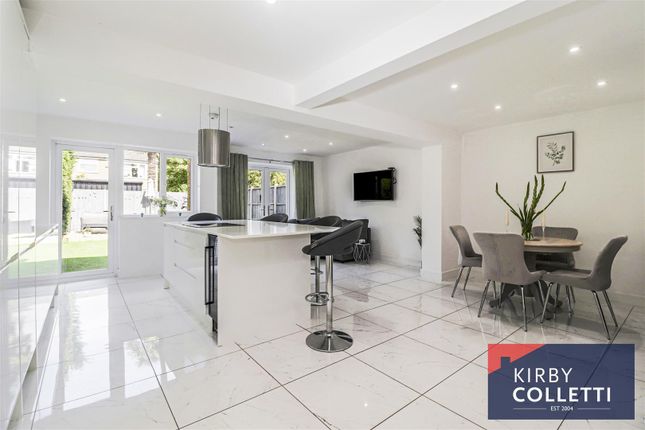 16, Silverfield, Broxbourne photo 2