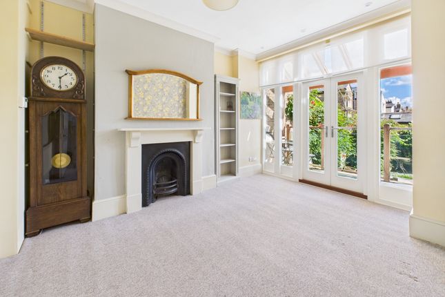 Cam02545G0-Pr0486-Still008