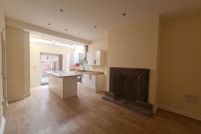 470, Oldham Road, Middleton photo 3