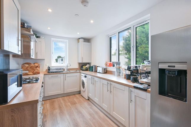 14 Chase Court, Epsom photo 4