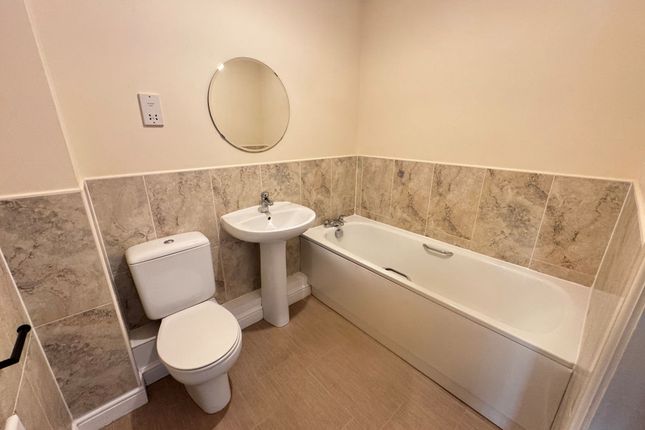 11 The Sidings, High Peak photo 3