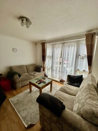 4, Foxwood Green Close, Enfield photo 5