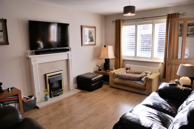 18, Park Close, Calne photo 3