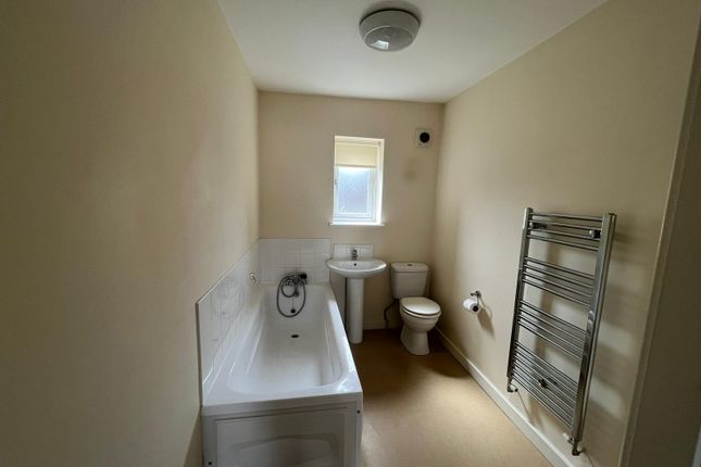 16, Wellington Court, BRADFORD photo 5