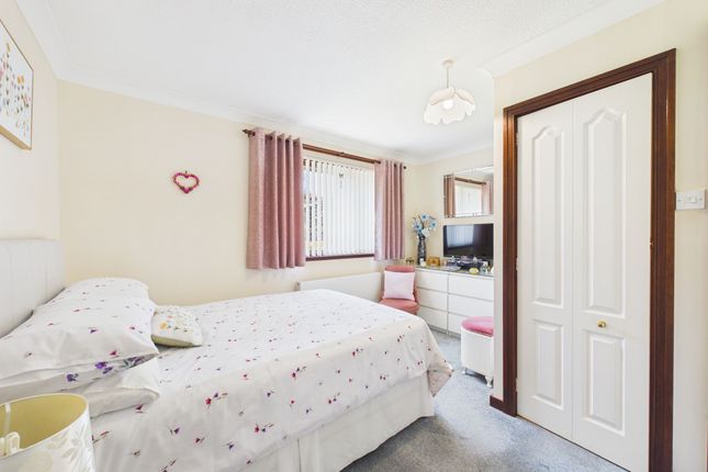 13 Auchinvole Crescent, Glasgow photo 4