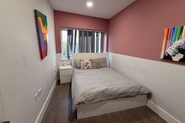 Flat 2, QC , Queens Crescent, London photo 5