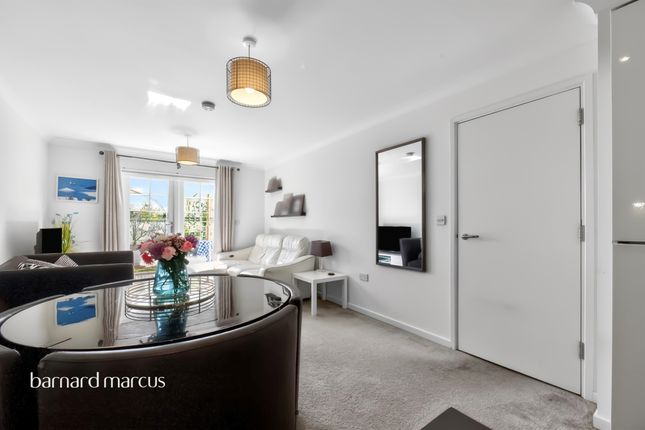 Flat 6, Kingston Court, 379-393, Kingston Road, Epsom photo 2