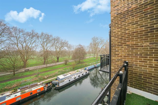 Flat 51, Empire Wharf, London photo 4
