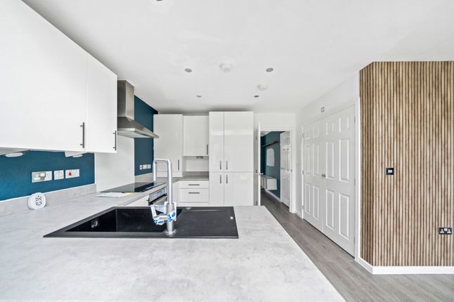 17 Stonehouse Avenue, Leigh photo 3