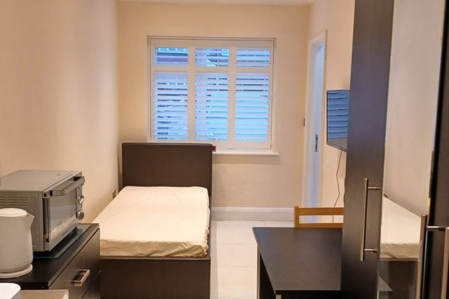 Studio to rent in St Leonards Avenue, Kenton