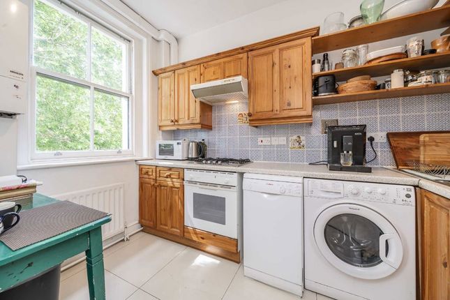 Flat 8, 61, Kensington Gardens Square, London photo 4