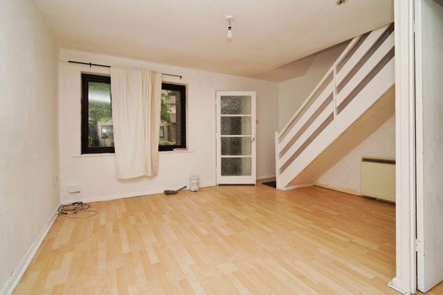 36, Eastlands, New Milton photo 2