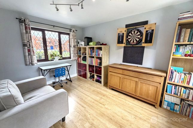 19, Canterbury Way, Nuneaton photo 4