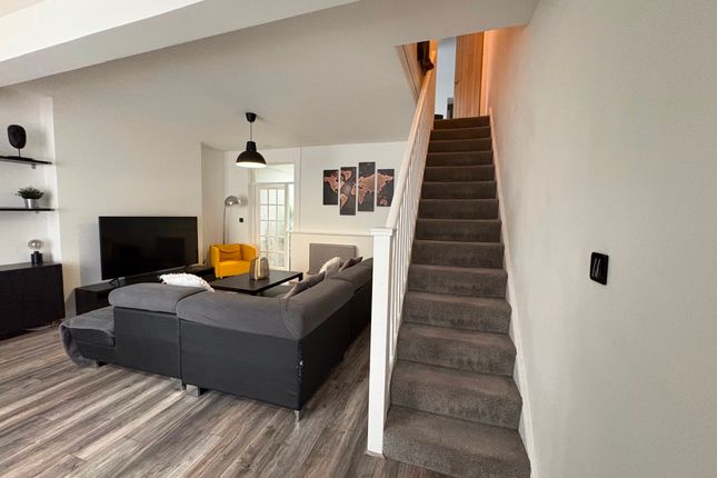 2 Hill View, Bridgend photo 4