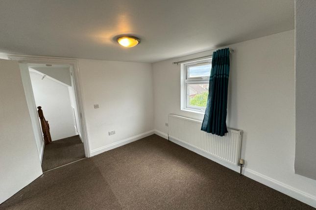 Maisonette to rent in Aldborough Road South, Ilford
