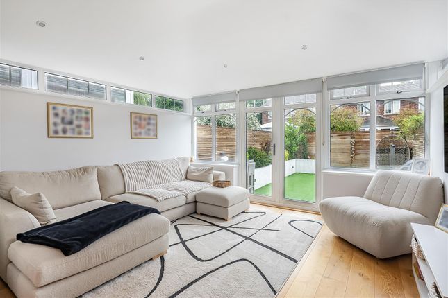 14, Glovers Close, Hertford photo 4